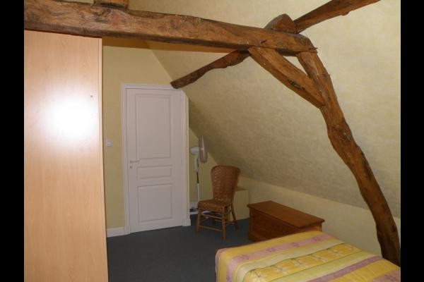 chambre jaune à l'étage