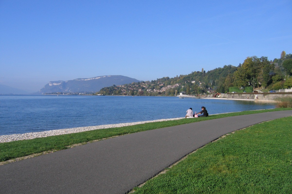Bord du Lac du Bourget pour piétons et vélos
