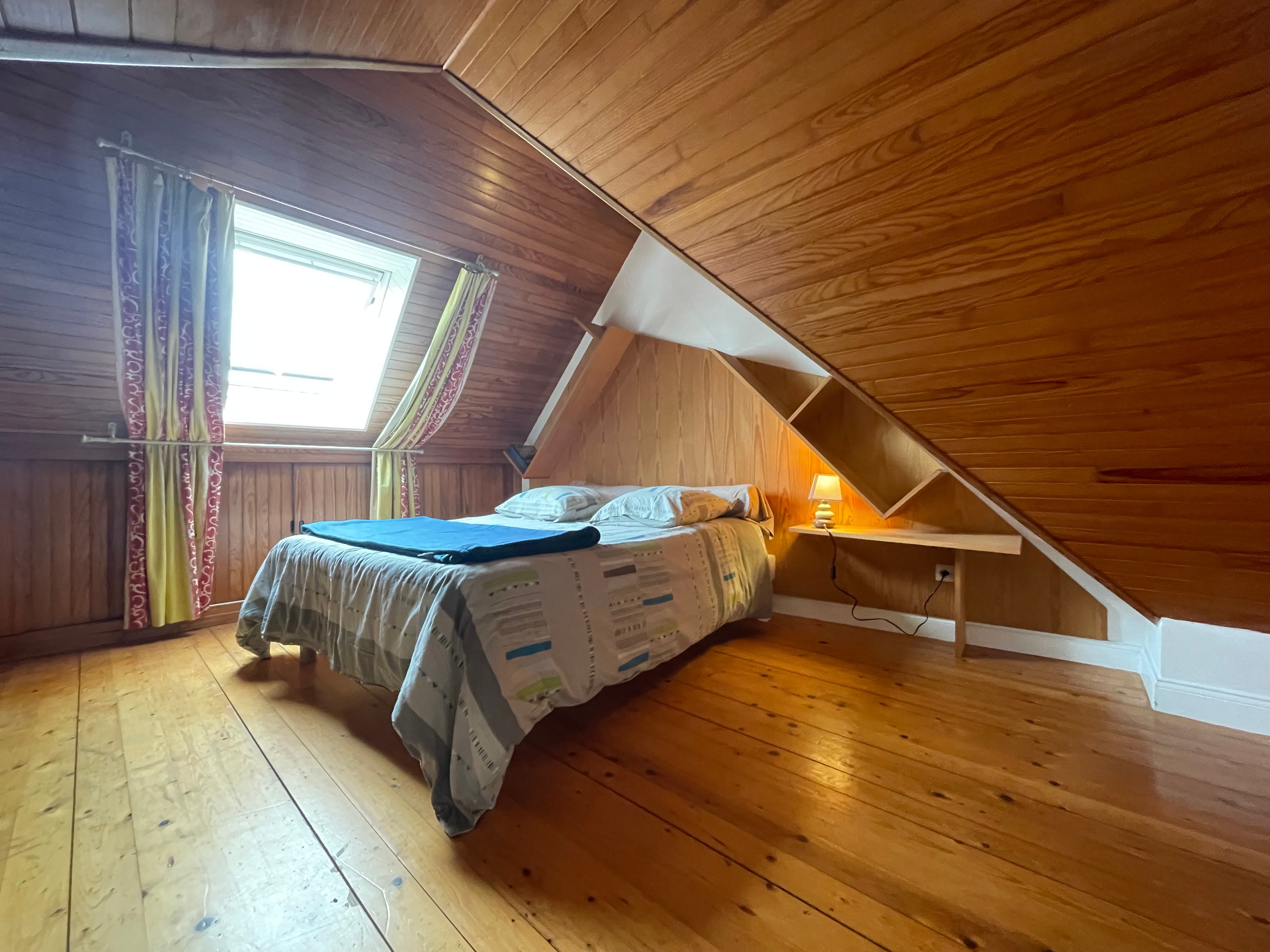 Chambre à l'étage en mezzanine