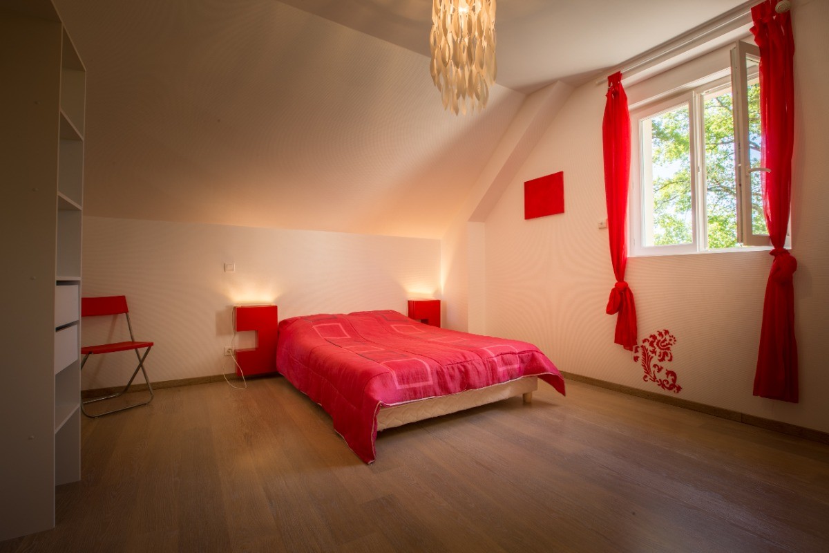 chambre rouge coté ouest