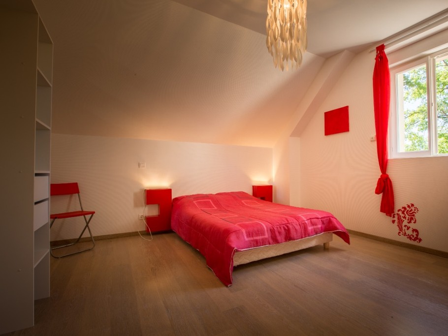 chambre rouge coté ouest