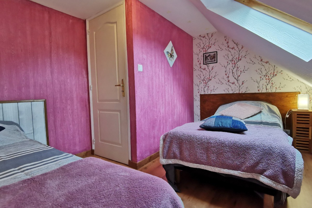 Etage: Chambre 2 avec 2 lits 90