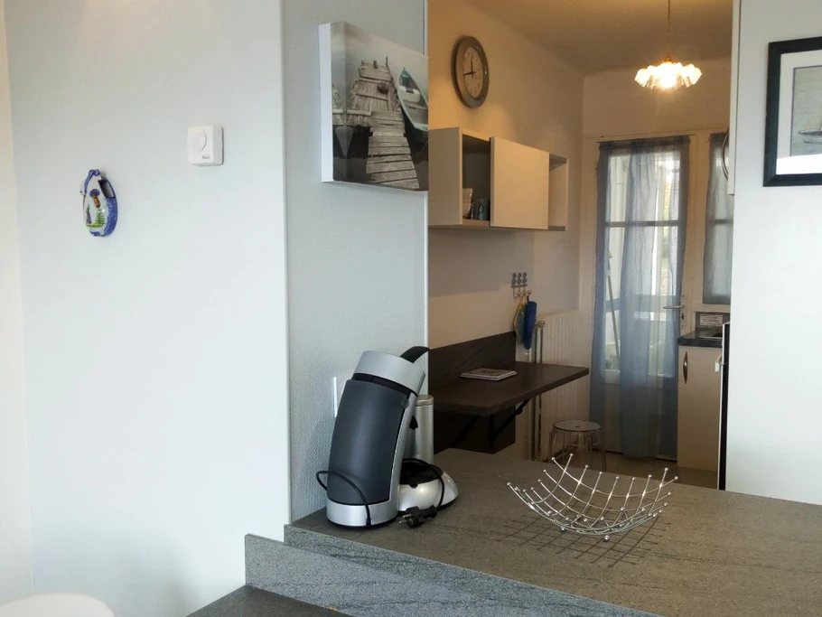 La cuisine vue de la salle