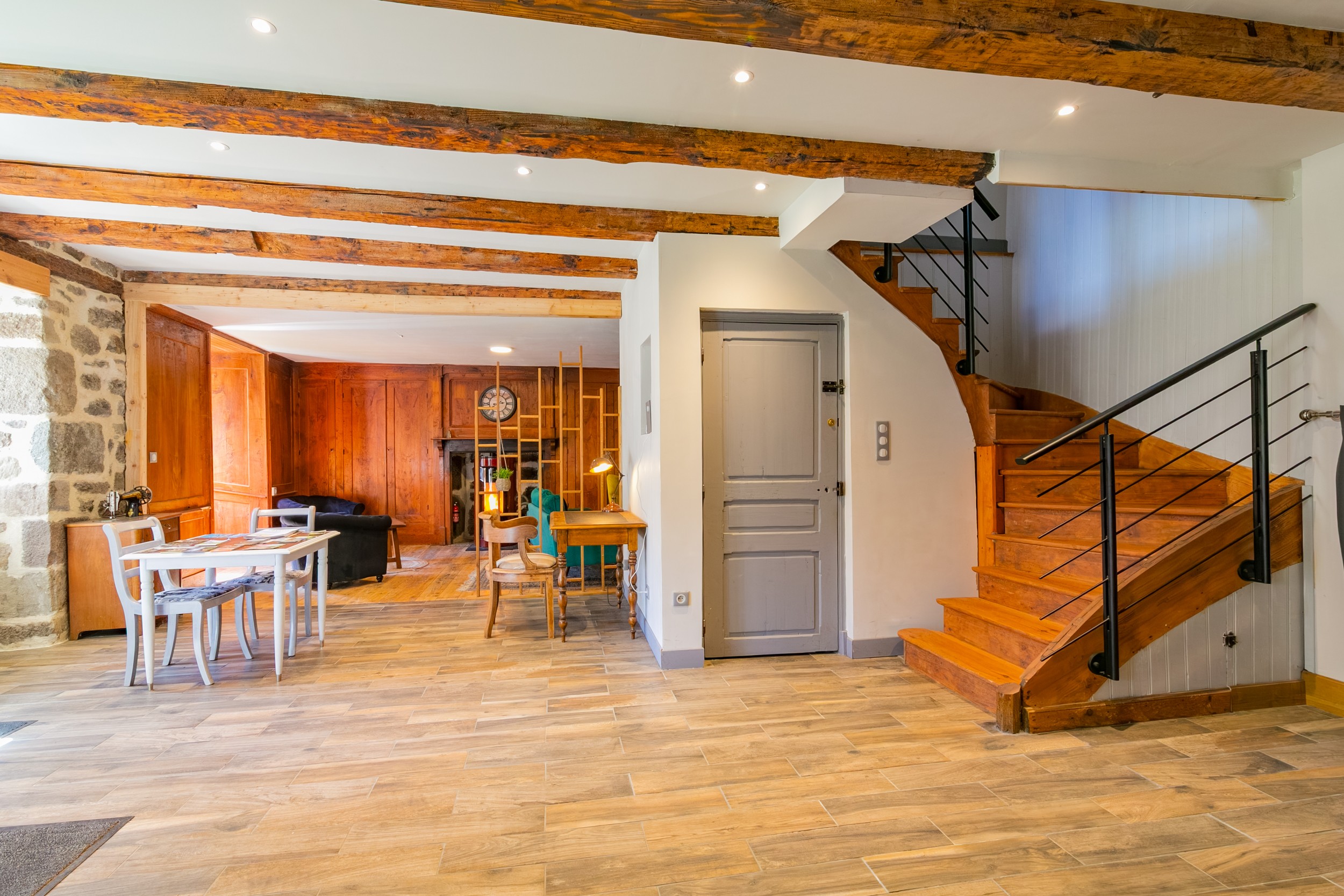 Entrance + living room