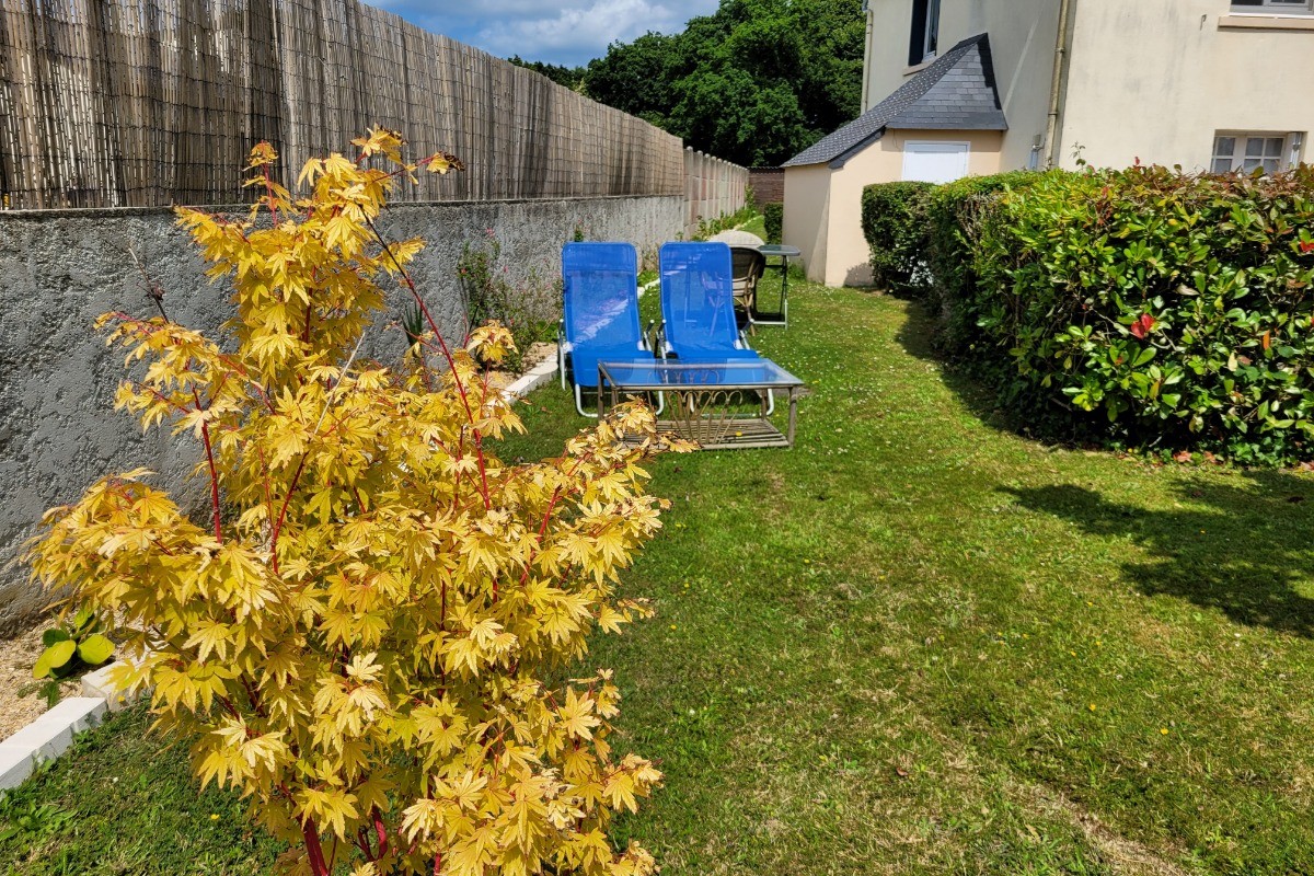 Location de vacances, 2 personnes, LANTIC, Séance bronzage au jardin