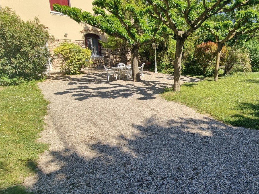 Parking personnel devant l'appartement