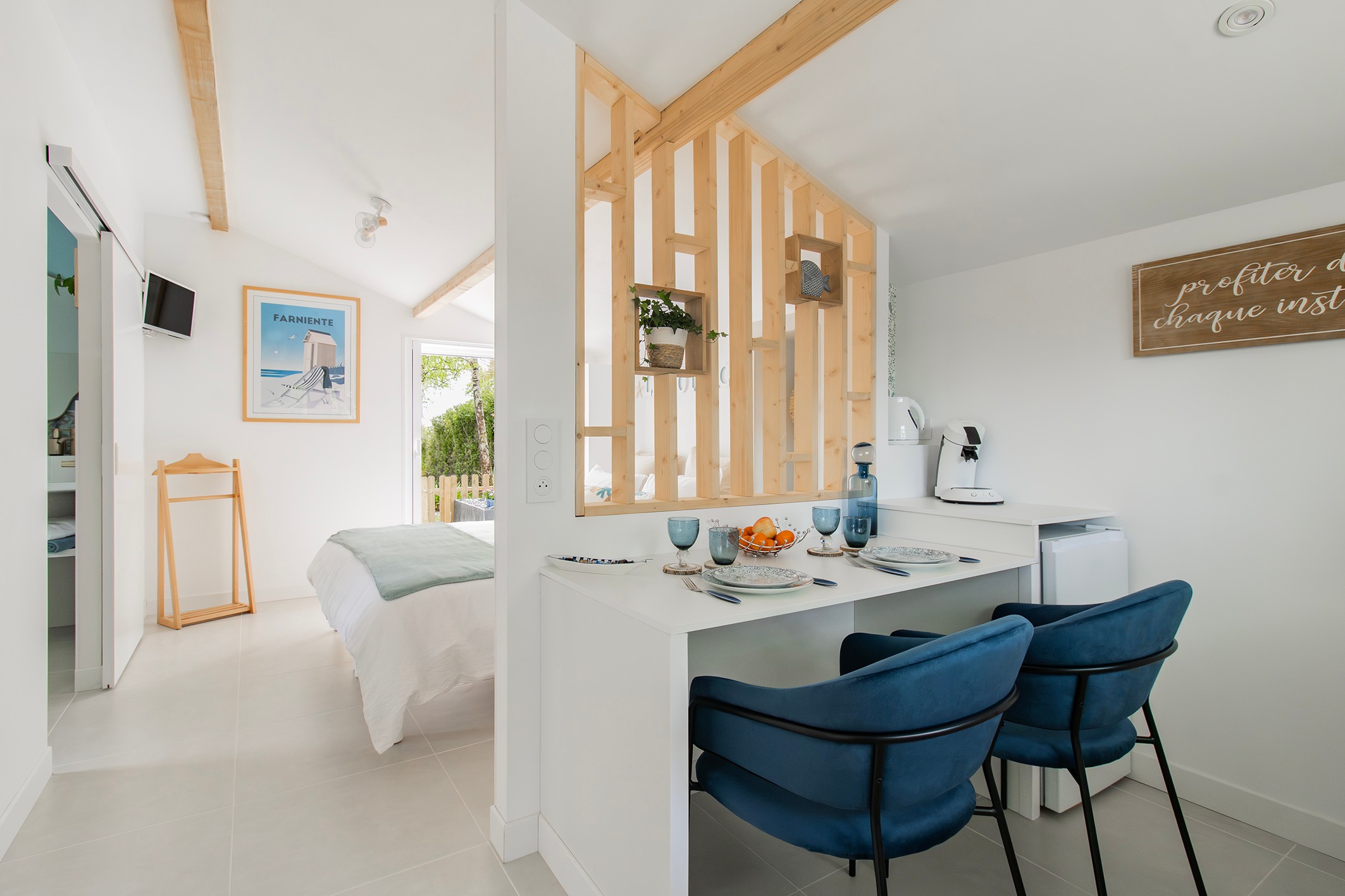 Le Cottage dining area