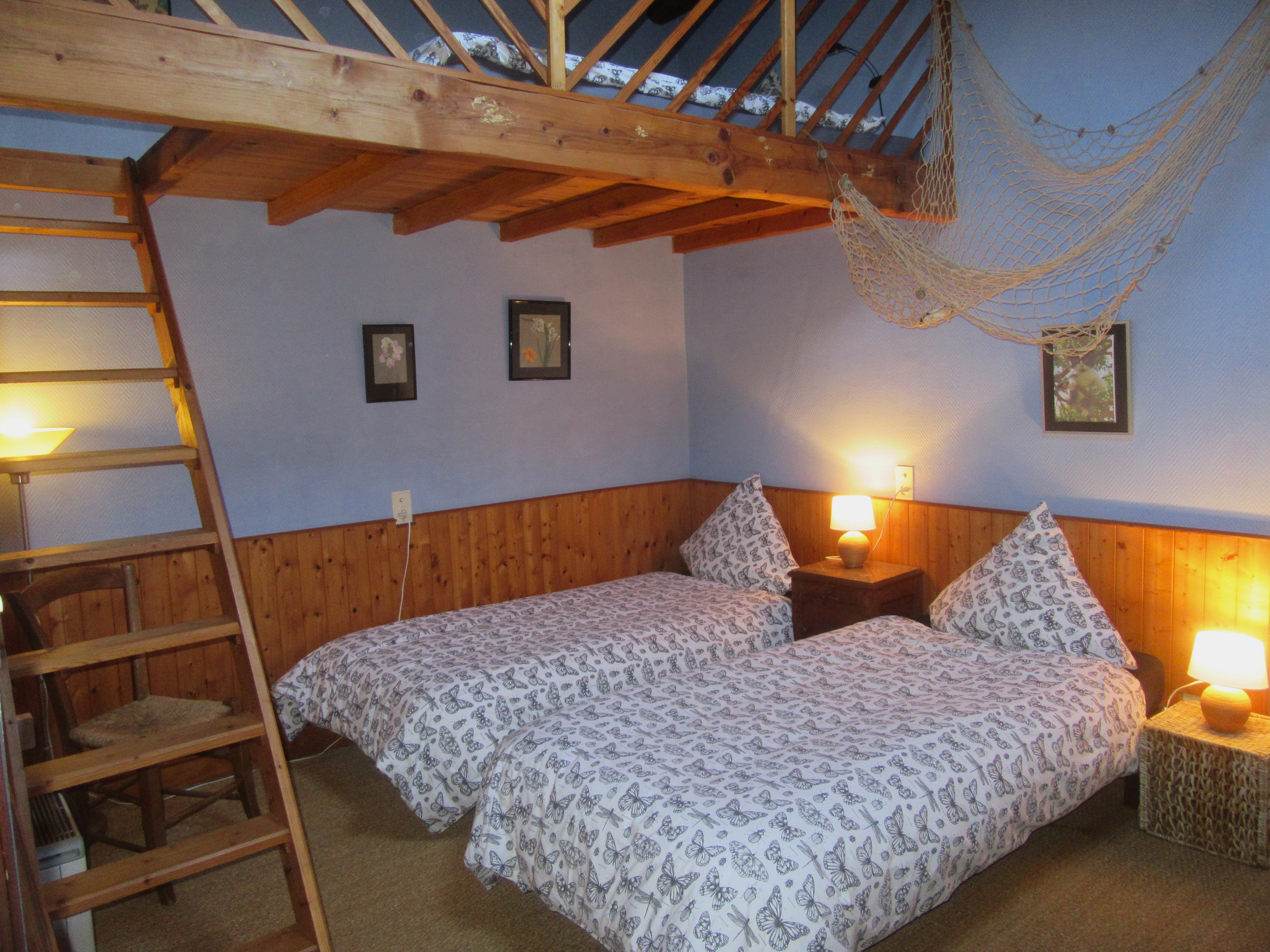 Le Chai - chambre sous les combles avec 2 lits 80cm et mezzanine