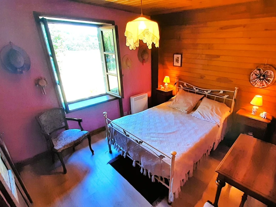 Chambre double : 1 lit 2 pers. en 140x190 cm