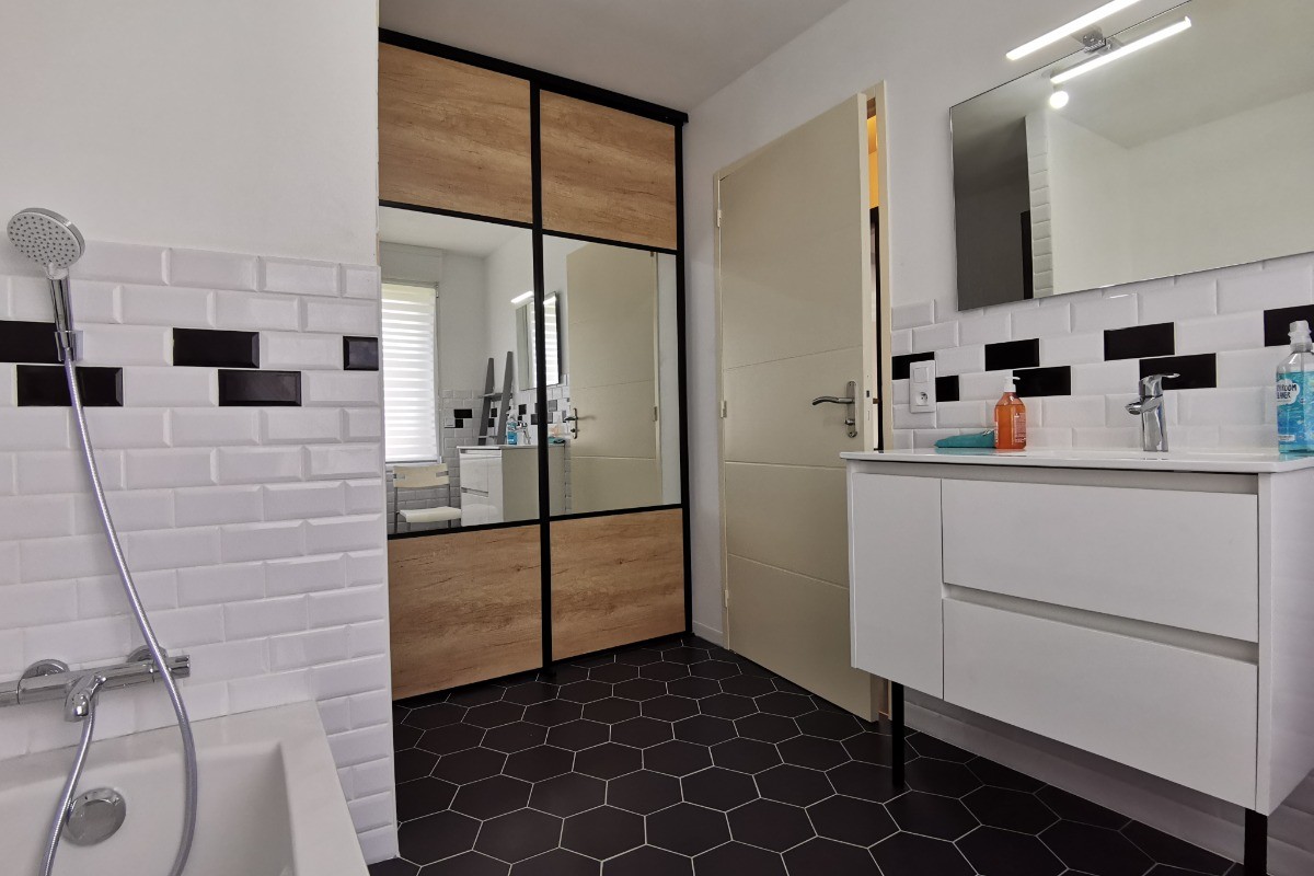 RDC: salle de bain avec douche