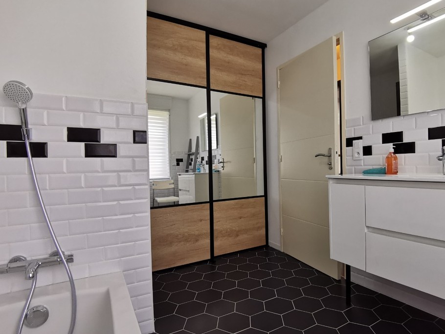 RDC: salle de bain avec douche