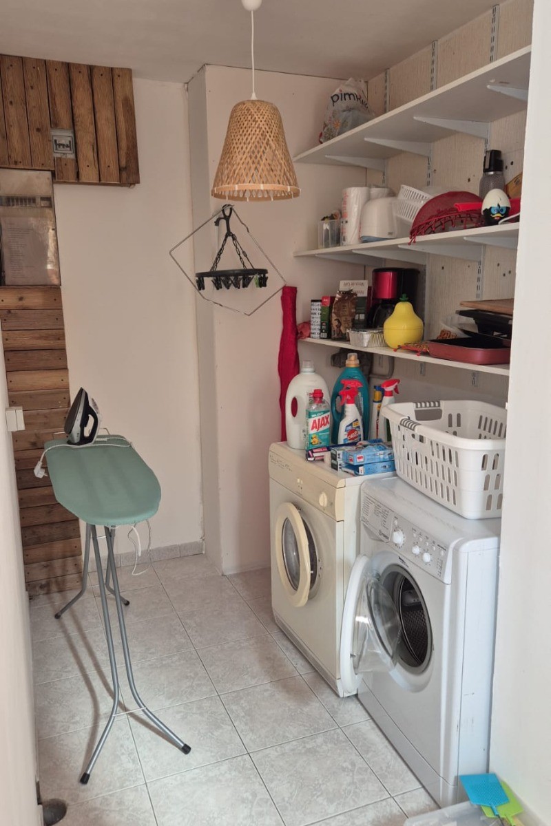 Arrière cuisine lave linge, sèche linge