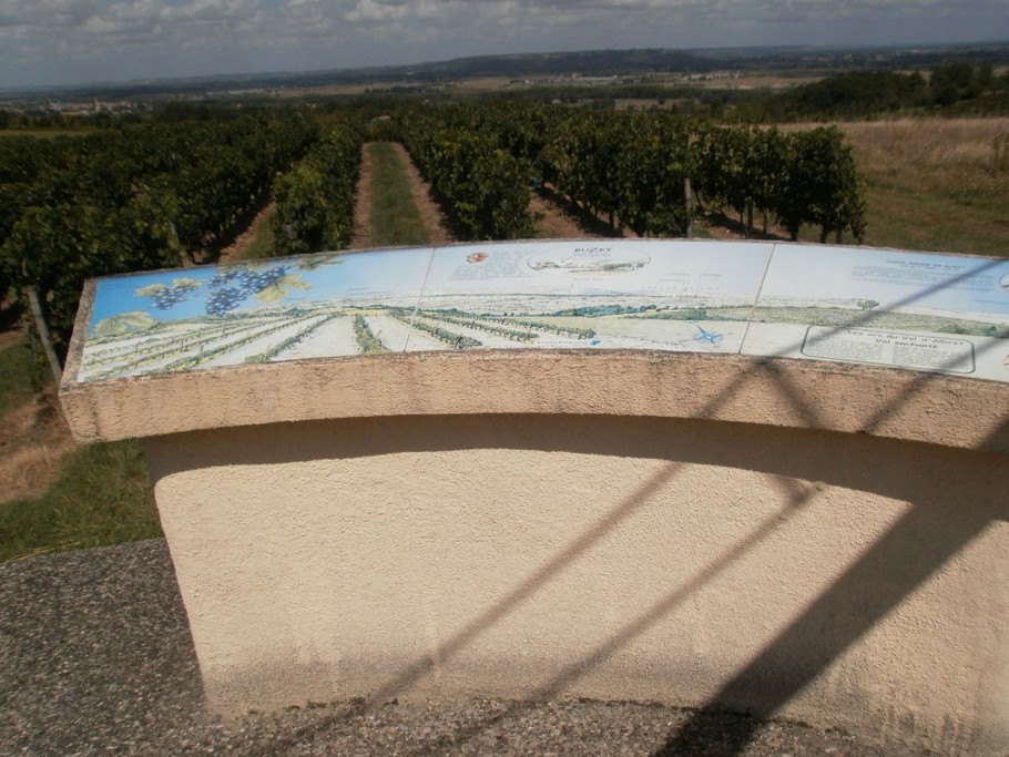 Table d'orientation vue sur les vallées Saint Pierre de Buzet