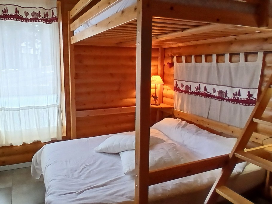 Chambre 2 - Gîte Les Coquelicots - Super Besse (Puy de Dôme, 63)