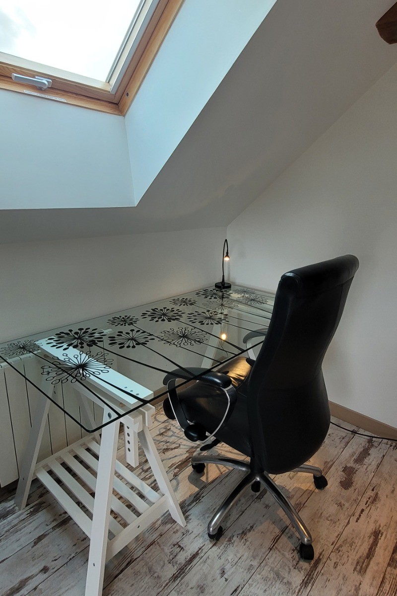Le bureau dans la chambre principale