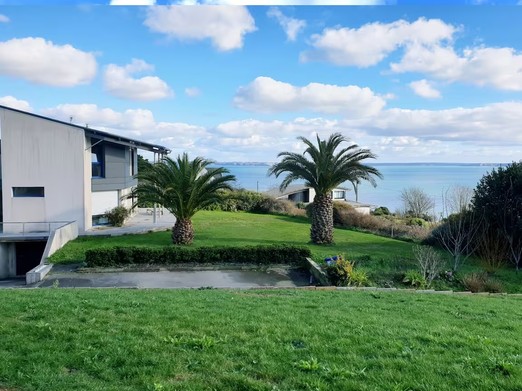 Chalet with sea views