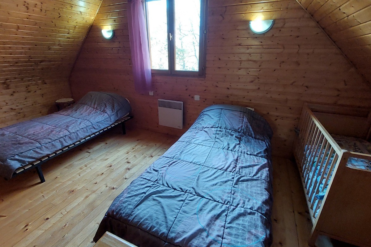 Chambre 1 er étage avec lit bébé
