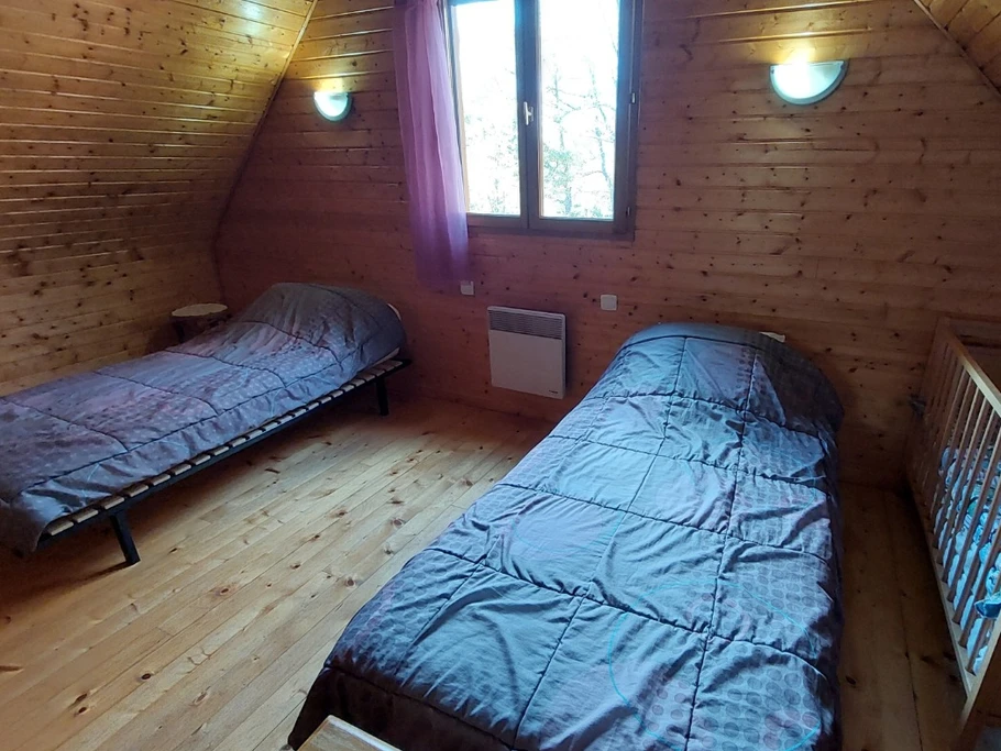 Chambre 1 er étage avec lit bébé