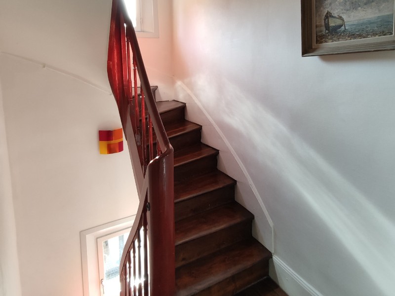 Escalier desservant les 1er et 2ème étages