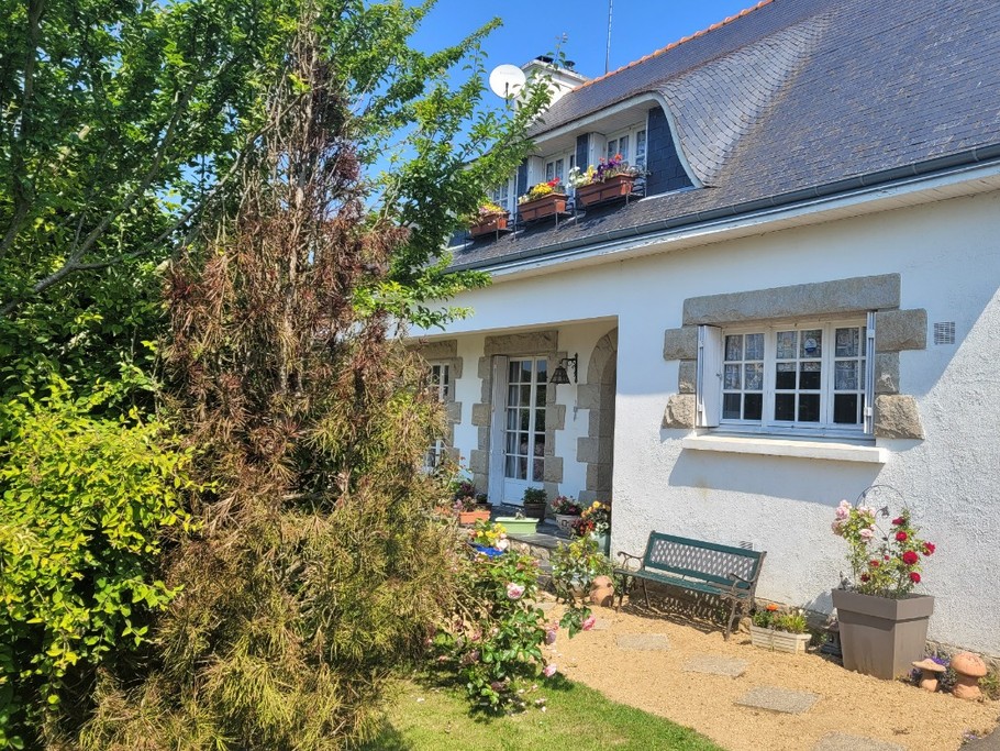 Chambre d'hôtes Clévacances, Ploluha, chez M. et Mme Mac Lachlan, vue extérieure
