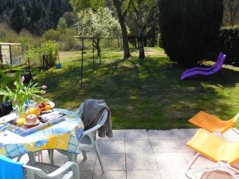 Terrain à l'arrière de la maison