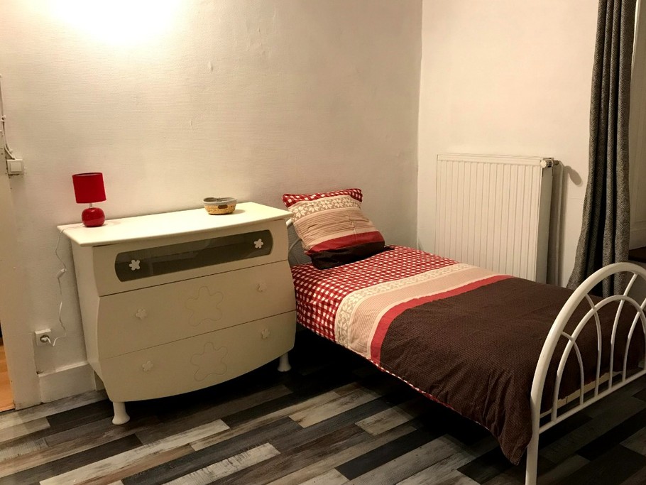 Chambre avec 3 lits individuels