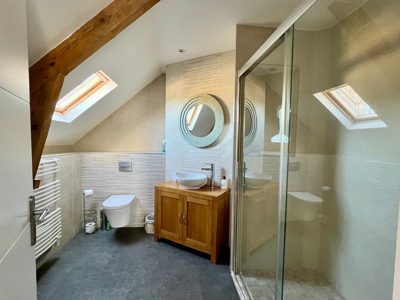 En-suite shower room (double shower) in the master bedroom