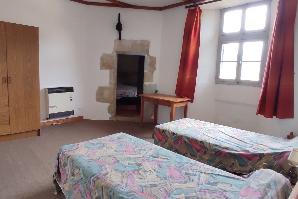 La Cheysserie - Maison forte du 13eme siècle dans la vallée de l'Eyrieux - Chambre en enfilade