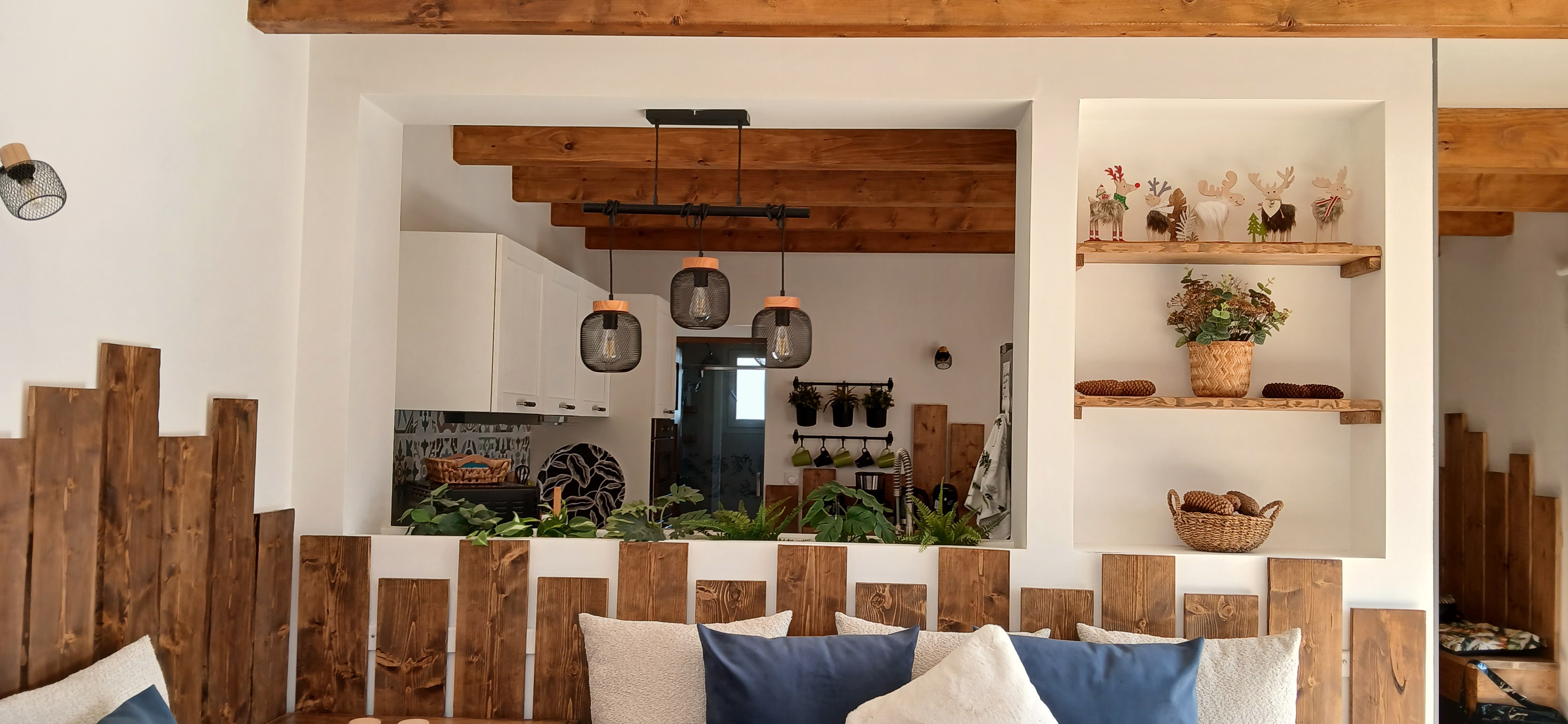 Chalet La Renardière, Moneaux, Chambon sur lac - Salon ouvert sur la cuisine