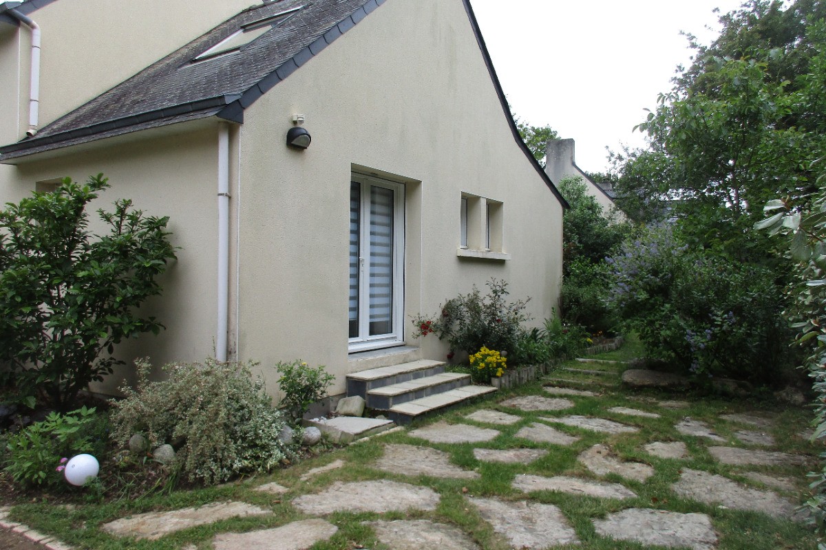le parking à l'entrée du studio