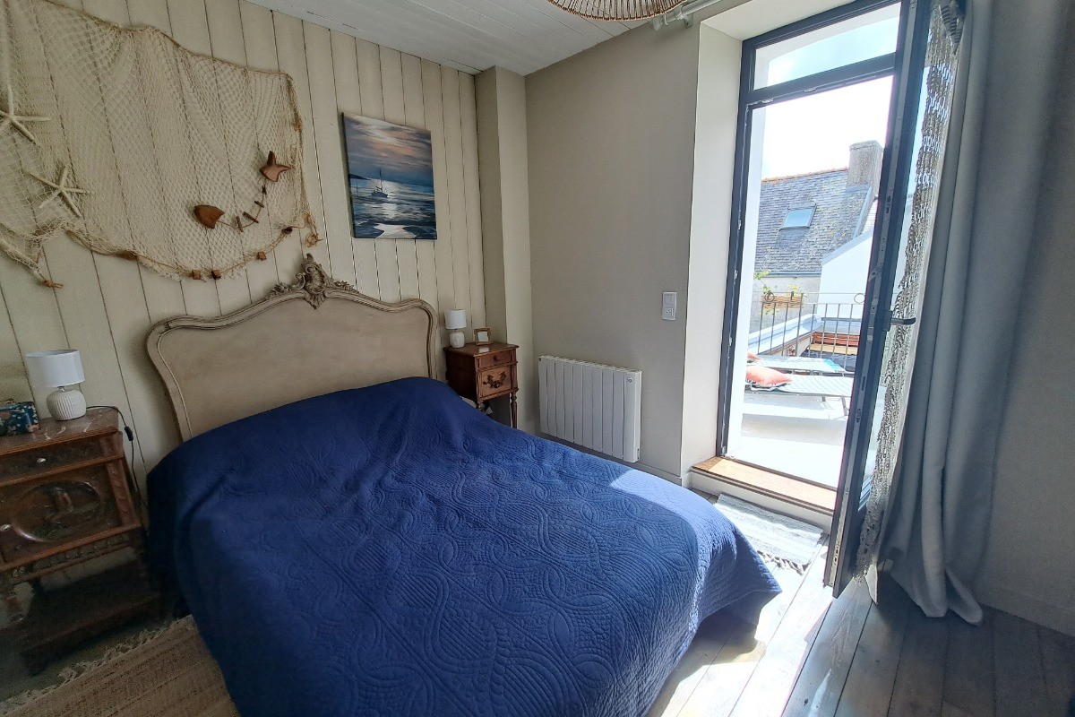 Chambre 1 avec accès balcon