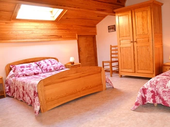 Chambre 3 ouest avec lit 140 cm et lit 90 cm