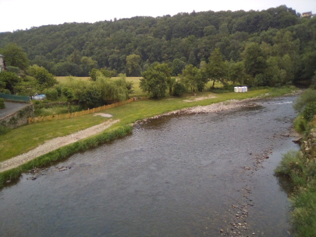 Zone de baignade et espace détente de Saint Laurent d'Olt
