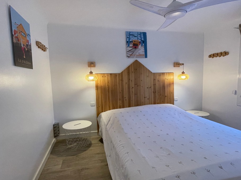 Room with a view of the inner courtyard, equipped with a fan.Bultex bedding and mattress.