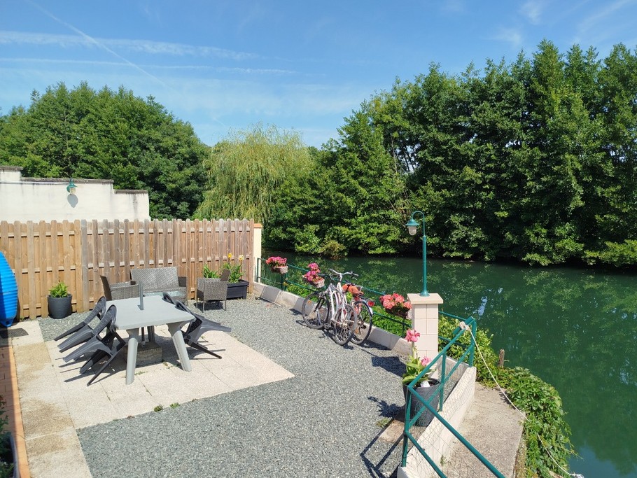 terrasse vue sur l eau