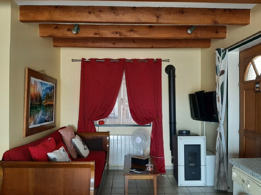 "La Petite Eau" holiday cottage in Charbonnier-les-Mines, near Issoire, Puy-de-Dôme: Living room