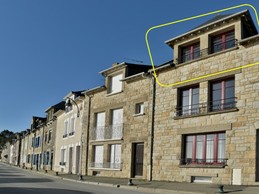 Façade de l'appartement l'Ostra 2, situé en front de mer sur le Port de la Houle à Cancale.