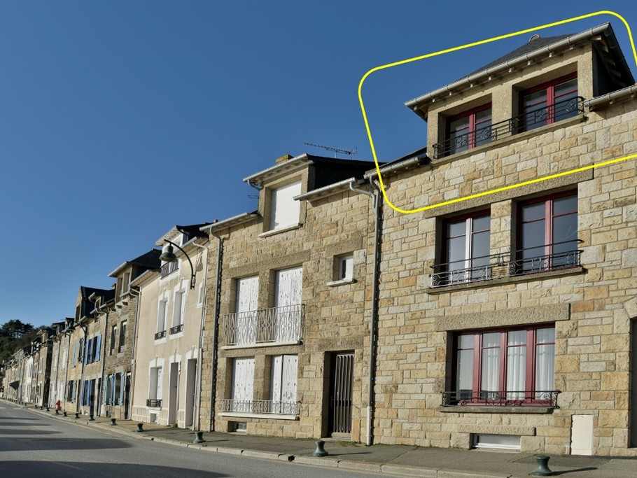 Façade de l'appartement l'Ostra 2, situé en front de mer sur le Port de la Houle à Cancale.