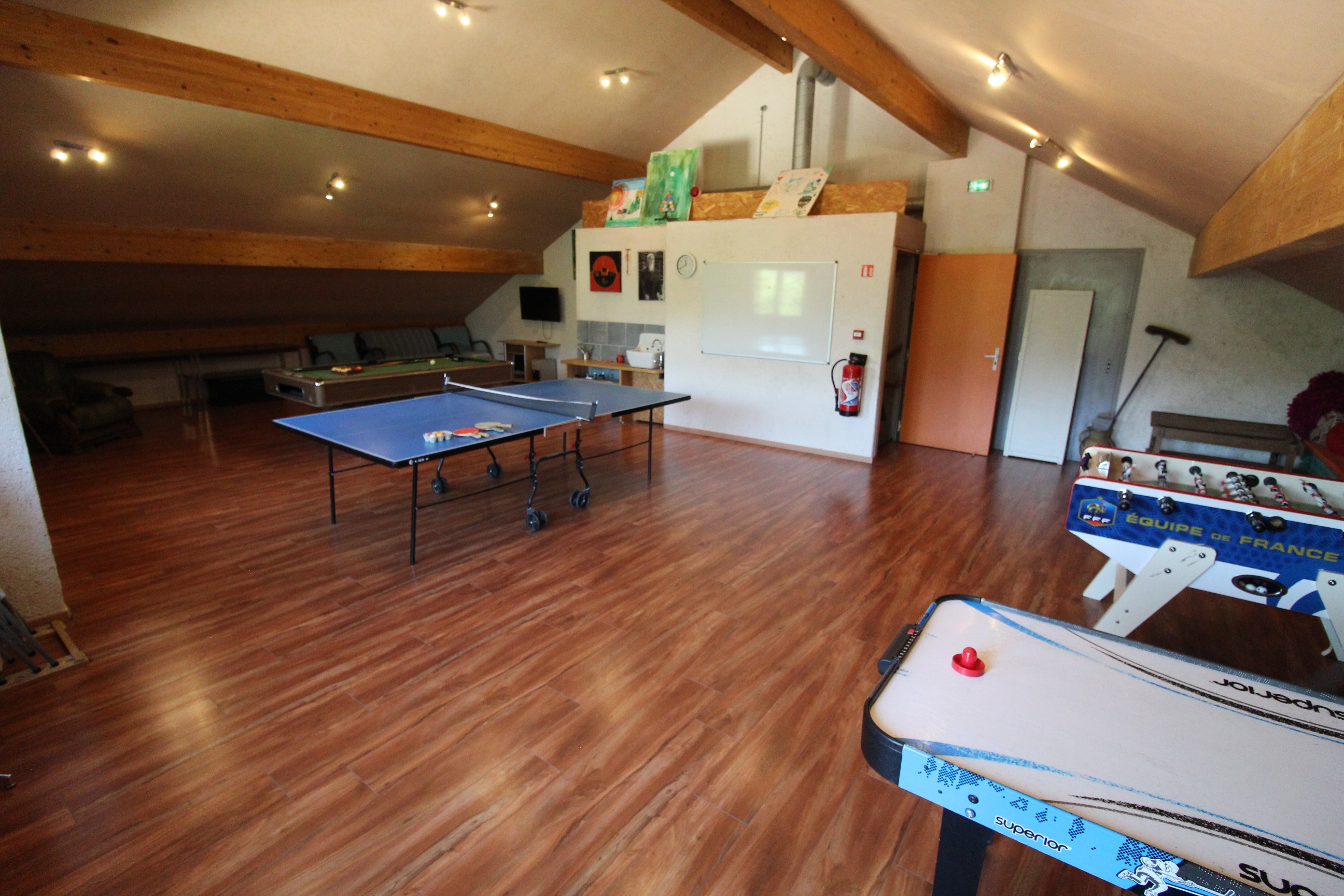 Salle de jeux -  Saint-Prayel à Moyenmoutier – Gîte de groupe avec piscine, sauna, jeux