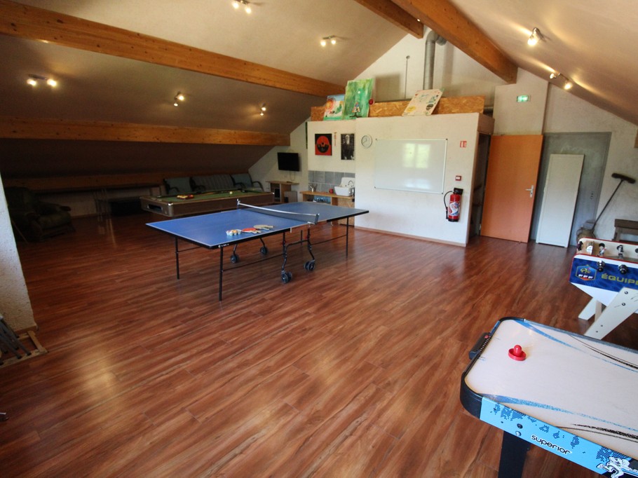 Salle de jeux - Saint-Prayel à Moyenmoutier – Gîte de groupe avec piscine, sauna, jeux