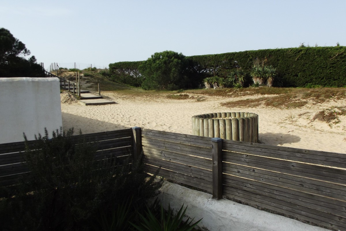 Jardin arrière avec accès direct à la plage