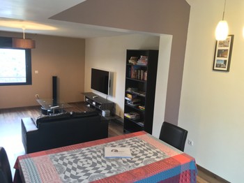 Generous dining area for gourmet and convivial moments