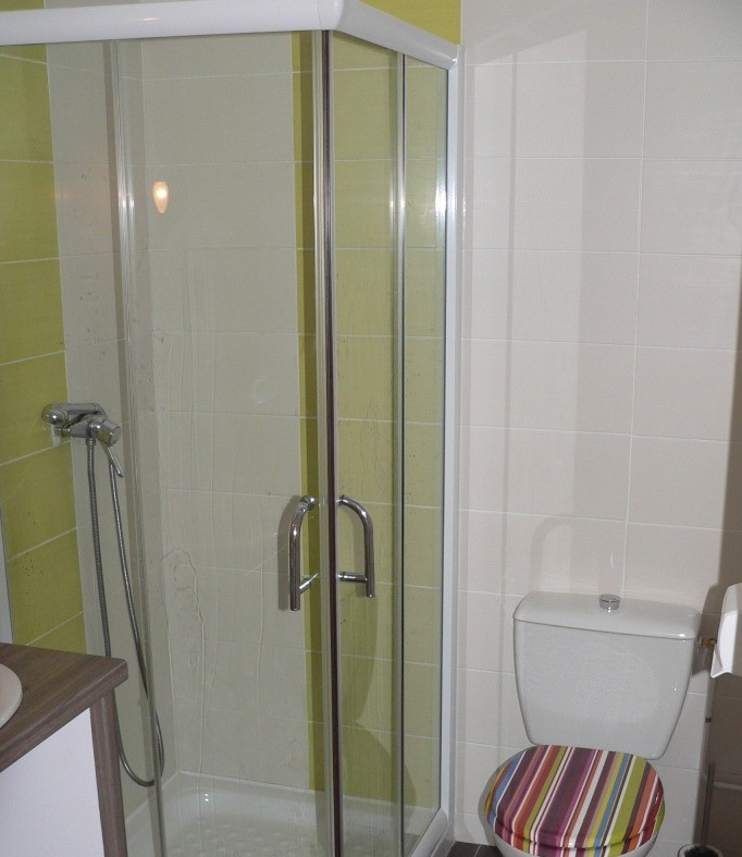 Appartement 2 pièces duplex vue mer à 50m de la plage de sable fin de Trestel, meublé de tourisme 3 étoiles, Trévou-Tréguignec, Côtes d'Armor - Bretagne - Salle de bains