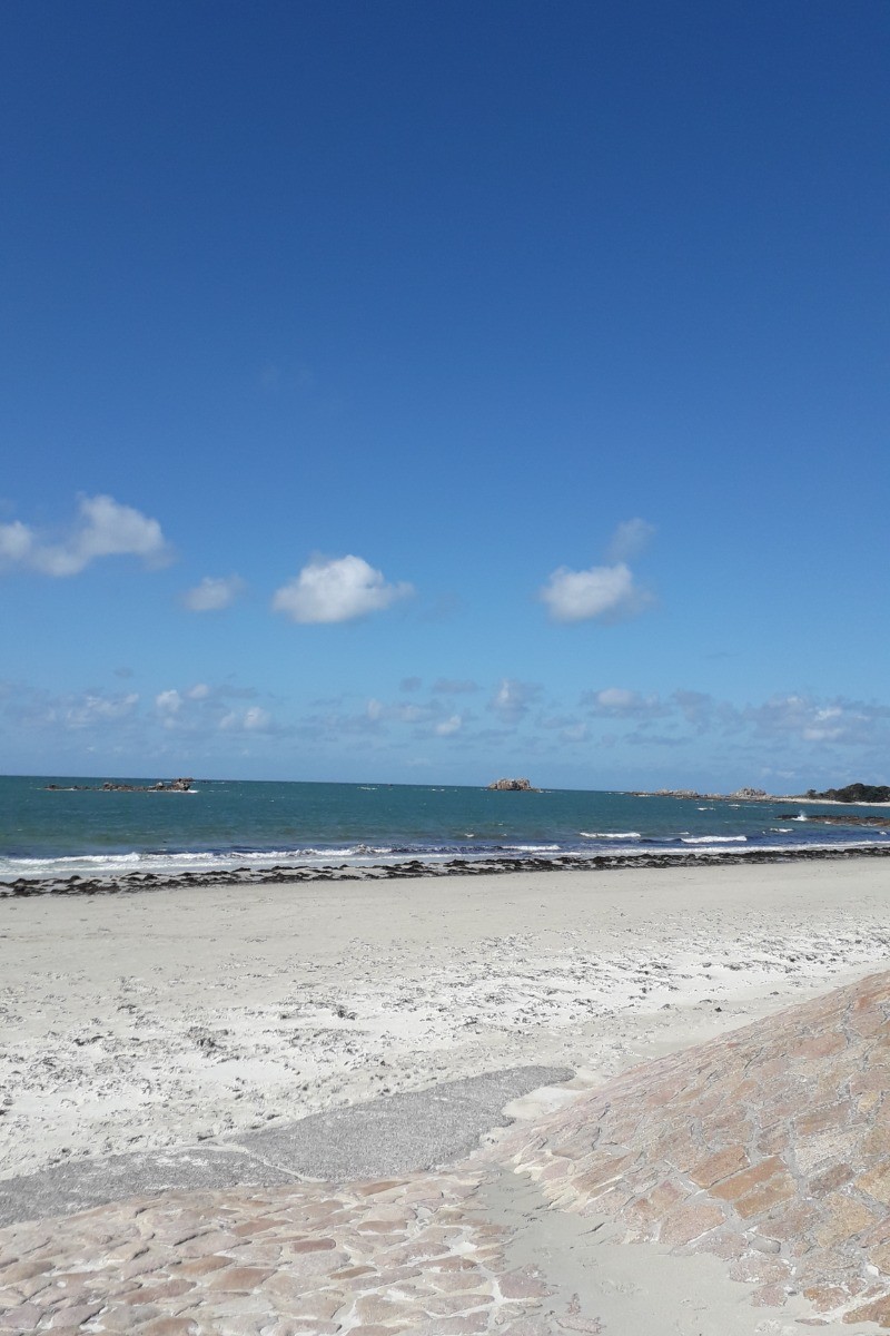 plage des dunes surveillée juillet, août. Sable fin idéal pour les châteaux.