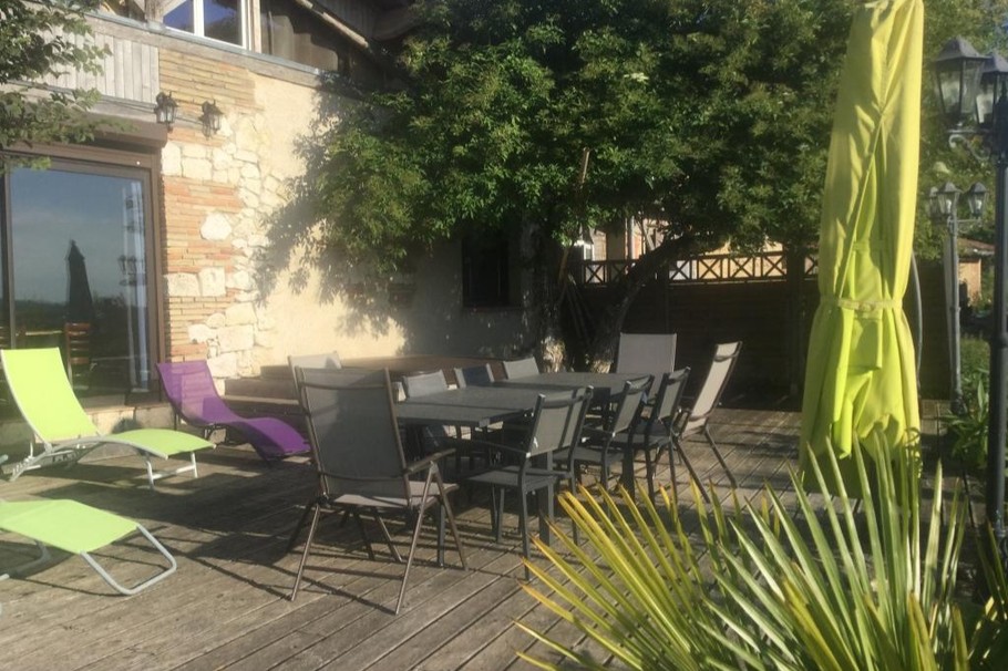 Grande terrasse ensoleillée