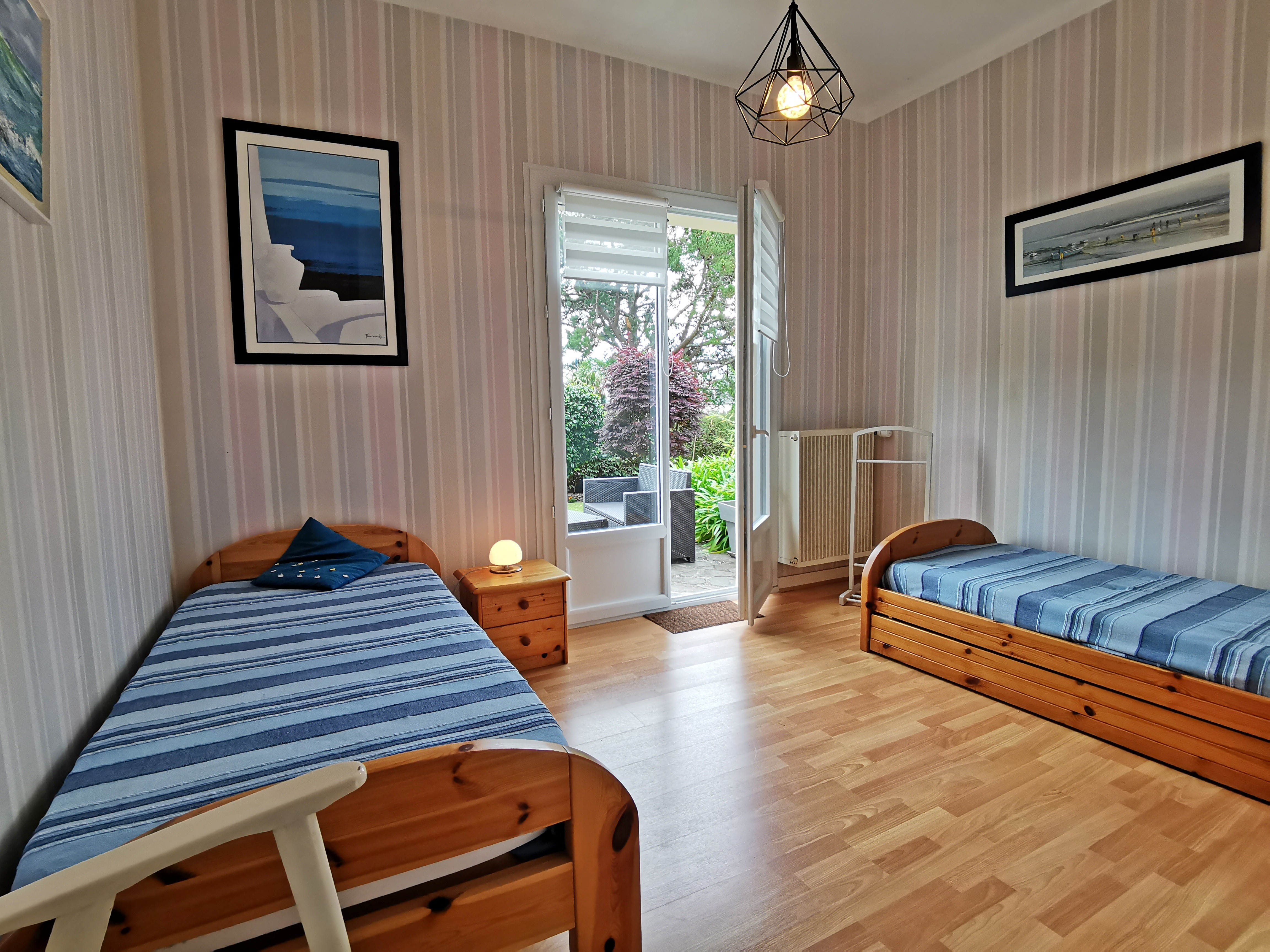 Chambre 2 avec 1 lit 90 et 1 lit gigogne 2 personnes