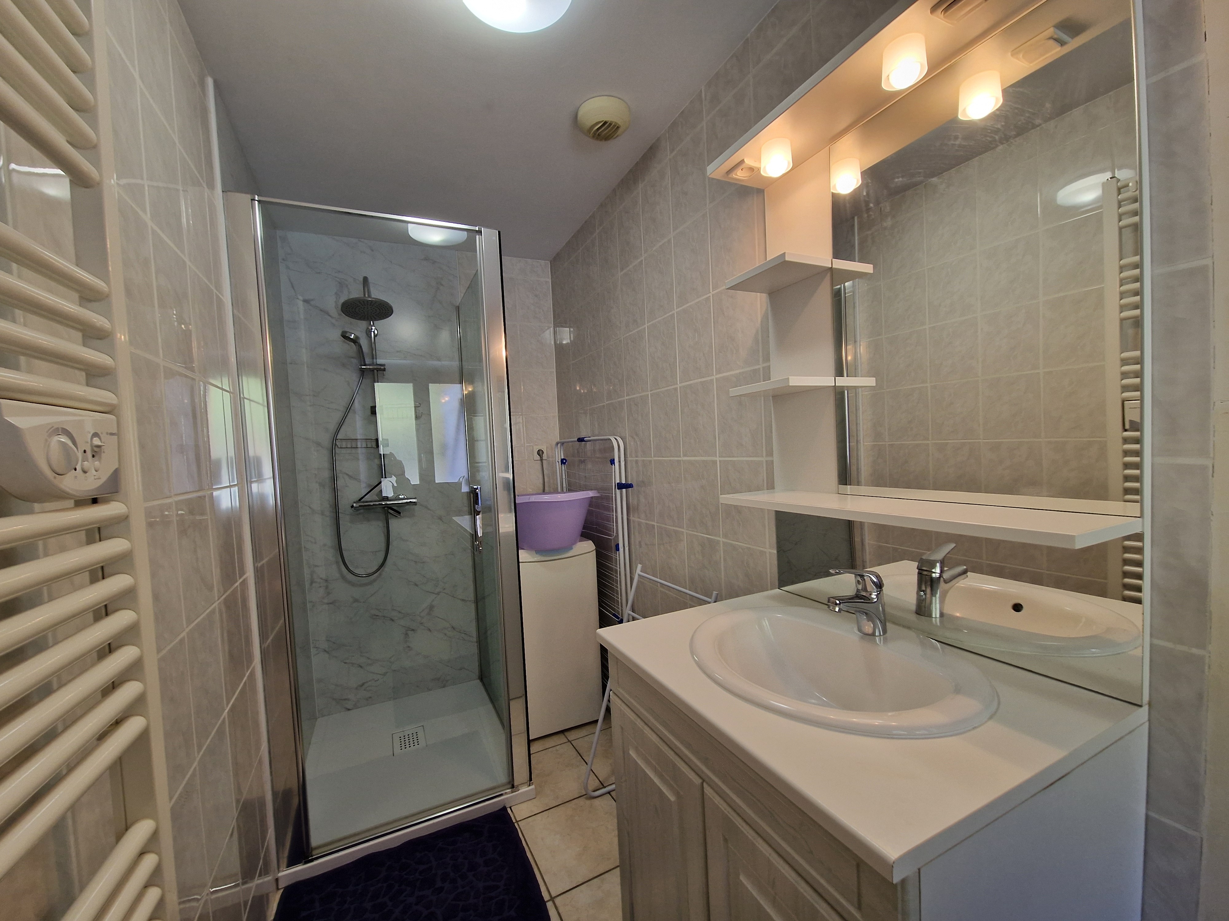 Shower room - Gîte les azalées