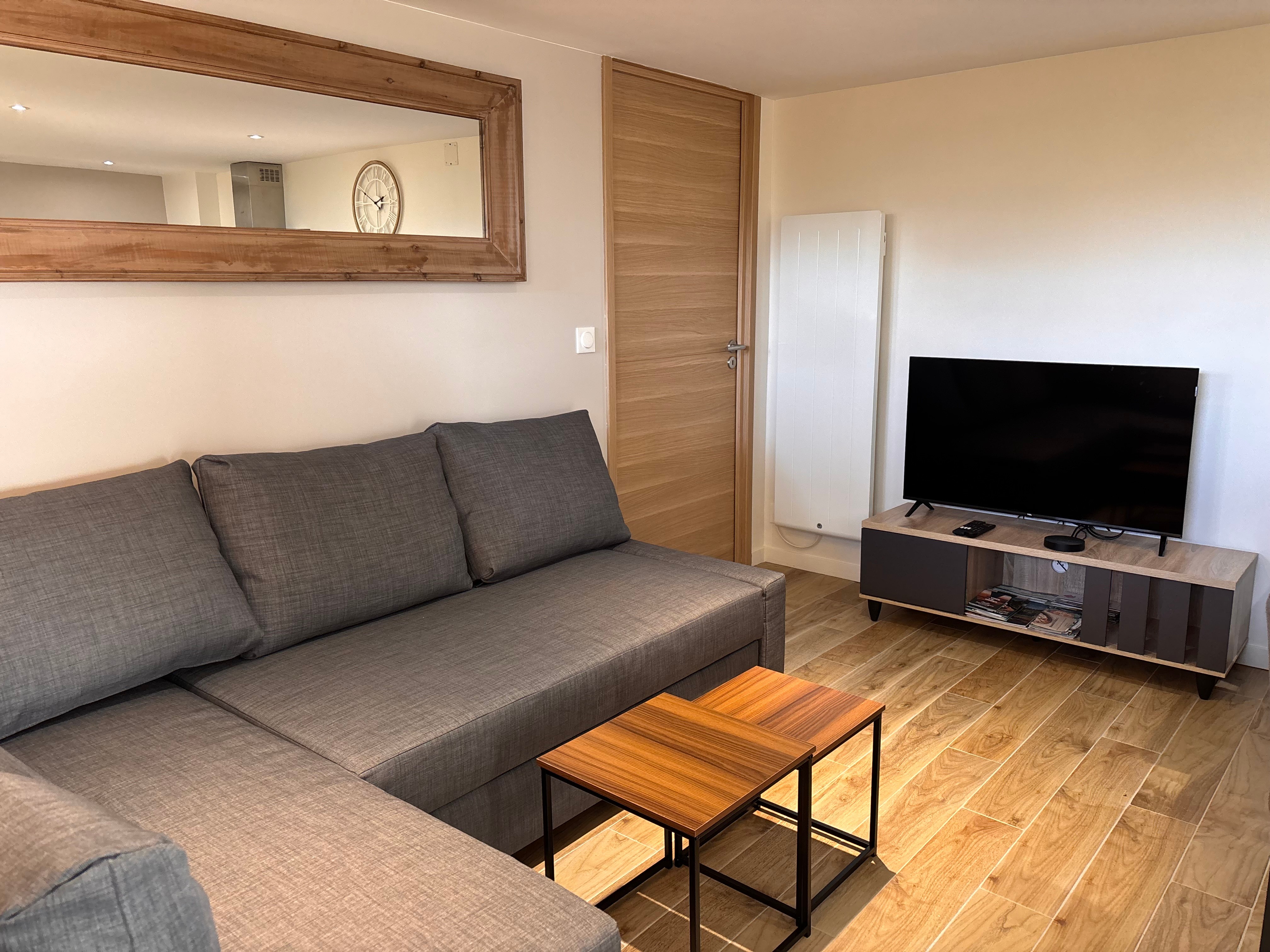 Living room with sofa bed - Le Petit Gîte, La Maison des Bons Amis - Saint-Dié-des-Vosges