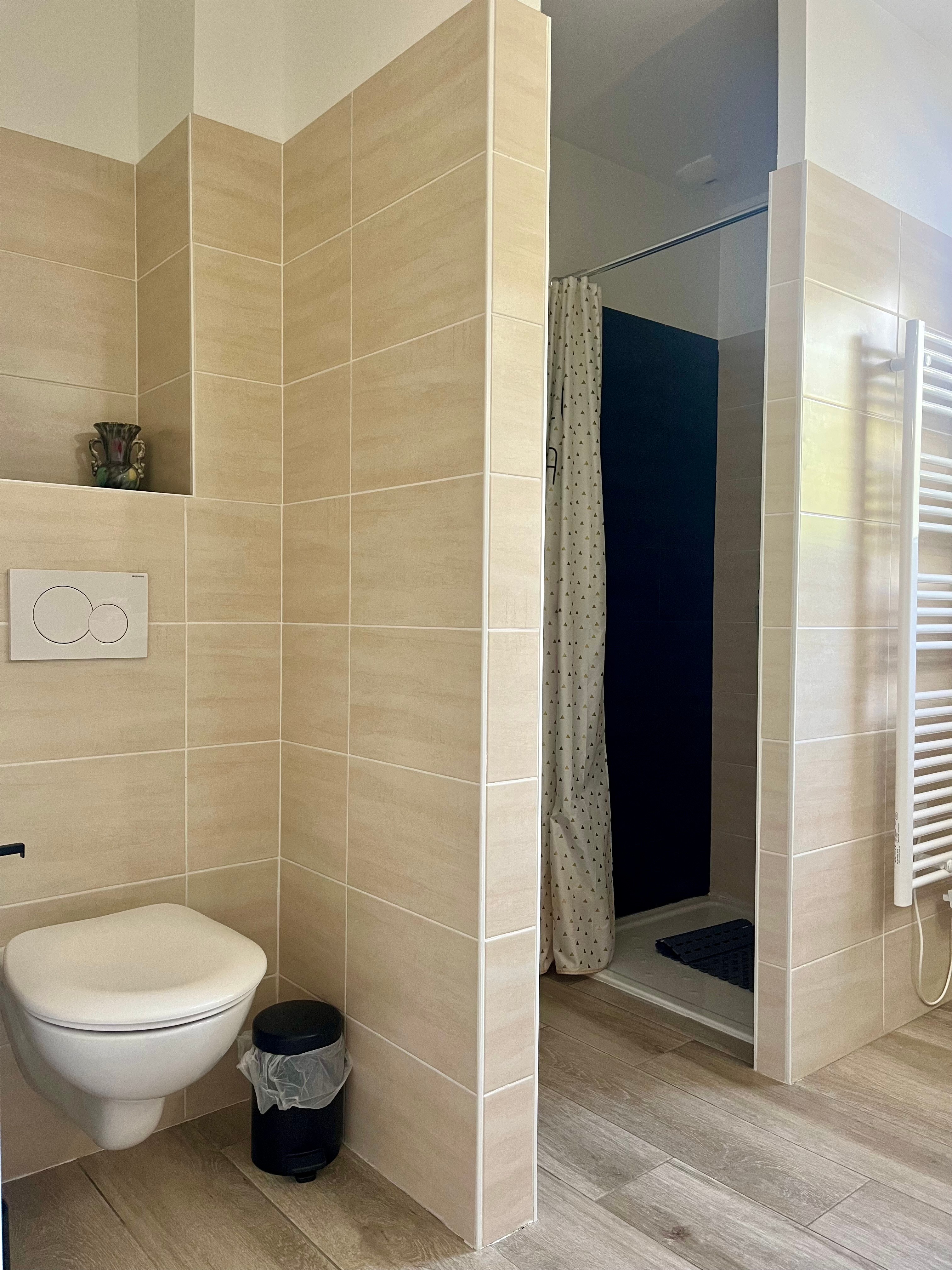 salle d'eau avec 1 wc