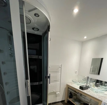 STUDIO BATHROOM